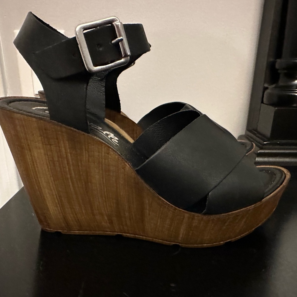 L’Intervalle - wedge black leather sandal - BN! - size 38